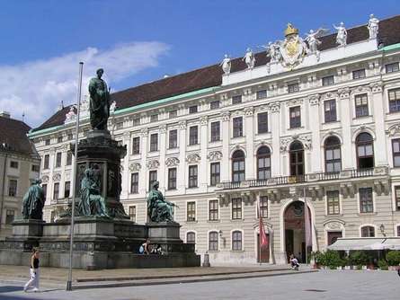 Зимняя резиденция австрийских императоров Хофбург