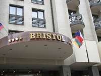 Отель Bristol Main House 4* Отель Bristol Main House 4*
