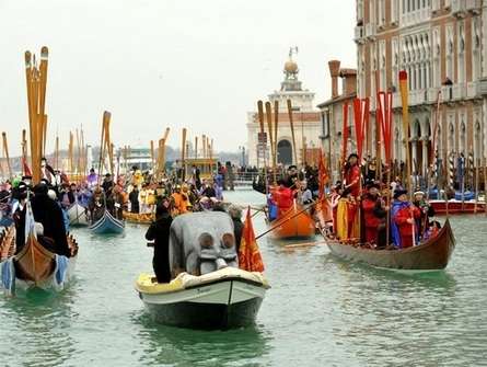 Венецианский карнавал на Гранд Канале
