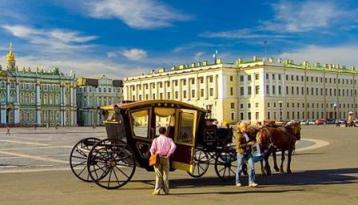 Дворцовая площадь в Санкт-Петербурге Дворцовая площадь в Санкт-Петербурге