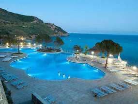 Бассейн отеля ONYRIA CLAROS BEACH&SPA RESORT 5* Бассейн отеля ONYRIA CLAROS BEACH&SPA RESORT 5*