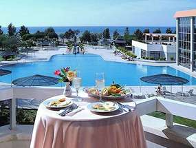 Бассейн отеля SURMELI EFES 5* Бассейн отеля SURMELI EFES 5*