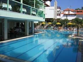 Бассейн отеля FLAMINGO HOTEL 4 * hotel-flamingo-pool-285