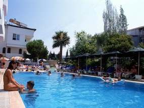Бассейн отеля MYRA HOTEL 3* Бассейн отеля MYRA HOTEL 3*