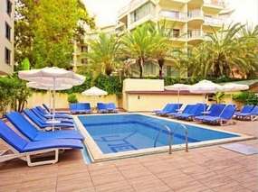 Бассейн отеля SOL BEACH HOTEL 3 * Бассейн отеля SOL BEACH HOTEL 3 *