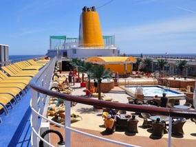 Верхняя палуба круизного лайнера Costa neoRiviera Верхняя палуба круизного лайнера Costa neoRiviera