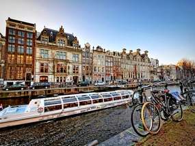 Прогулочный катер в Амстердаме