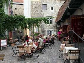 Известное таллиннское кафе Chocolaterie de Pierre на улице Вене