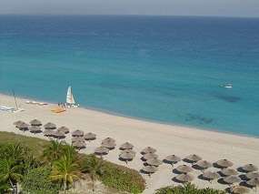 Пляж отеля Playa Caleta 4*