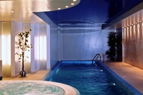 Бассейн отеля CROWNE PLAZA 4* Бассейн отеля CROWNE PLAZA 4*