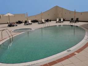 Бассейн отеля FIVE CONTINENTS CASSELS AL BARSHA 4*