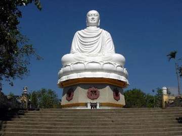 Статуя Будды в Да Лате